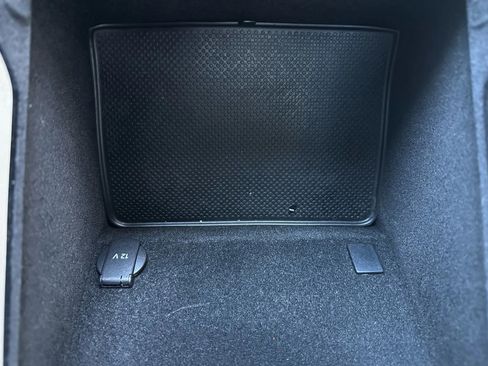 Used 2013 Volkswagen Touareg Sport image 23