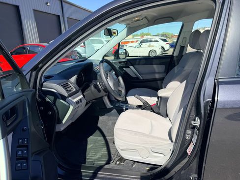 Used 2016 Subaru Forester 2.5i w/ Alloy Wheel Package image 9