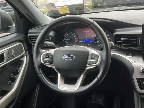 Used 2021 Ford Explorer XLT image 23