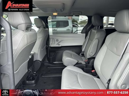 Used 2025 Toyota Sienna XLE w/ XLE Plus Package AWD/4WD image 14