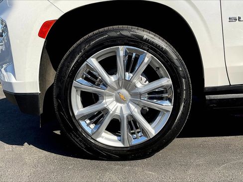 Used 2022 Chevrolet Suburban High Country w/ LPO, Illumination Package image 8