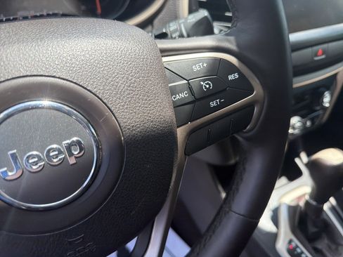 Used 2016 Jeep Cherokee Trailhawk w/ Comfort/Convenience Group AWD/4WD image 33