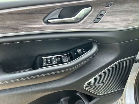 Used 2023 Jeep Grand Cherokee Overland w/ Luxury Tech Group IV image 23