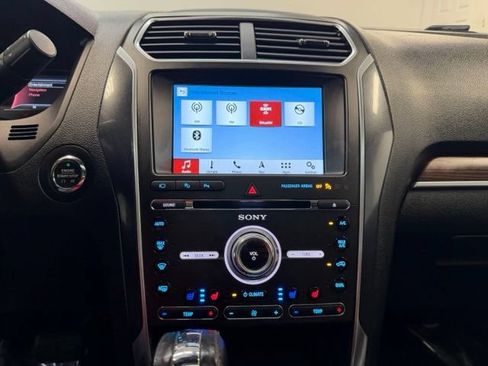 Used 2018 Ford Explorer Limited w/ Equipment Group 301A AWD/4WD image 18