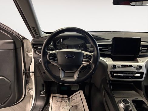 Used 2022 Ford Explorer XLT image 12