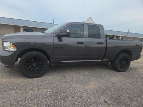 Used 2018 RAM 1500 Express RWD image 4
