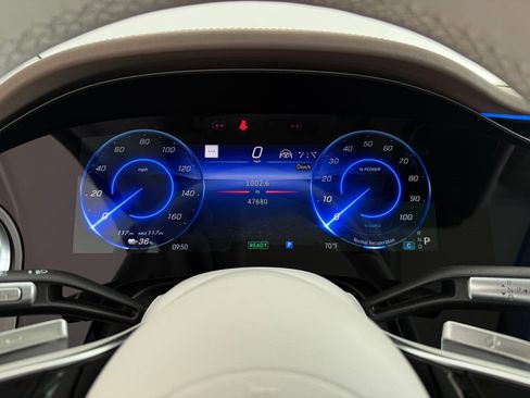 Used 2023 Mercedes-Benz EQS 580 4MATIC SUV image 16
