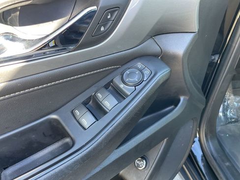 Used 2023 Chevrolet Traverse LT image 6