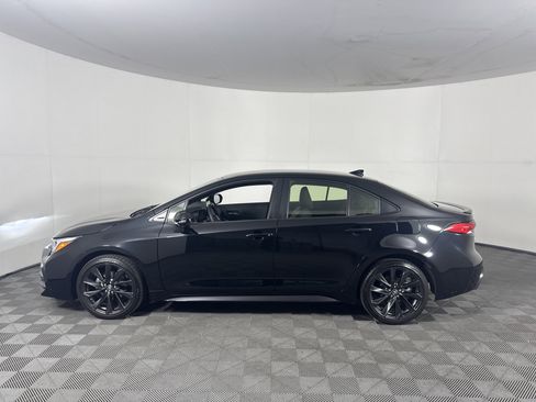 Used 2025 Toyota Corolla SE w/ Convenience Package FWD image 7