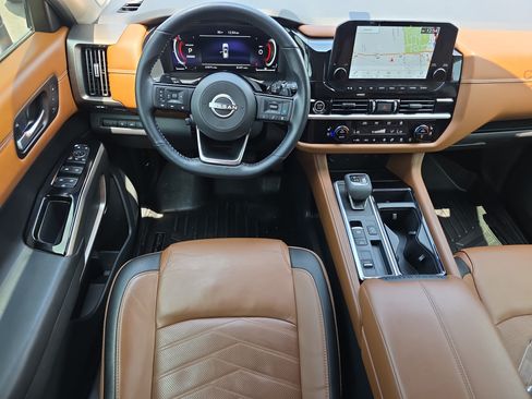 Used 2023 Nissan Pathfinder Platinum w/ Black Appearance Package FWD image 13