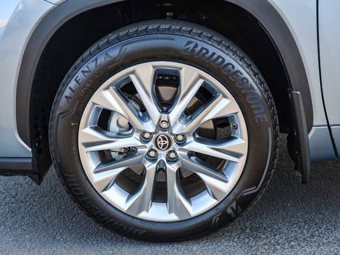 Used 2023 Toyota Highlander Limited image 35