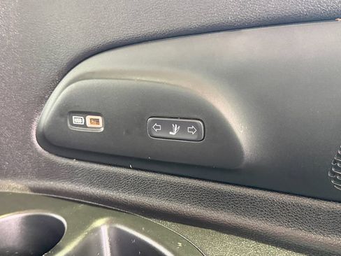 Used 2017 Chrysler Pacifica Limited FWD image 19
