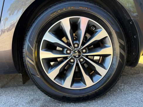 Used 2015 Kia Sedona SX FWD image 18