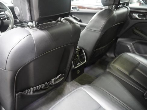 Used 2023 Porsche Macan S AWD/4WD image 15