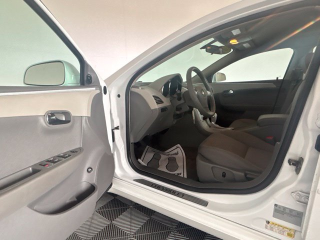 Used 2009 Chevrolet Malibu LS FWD image 2