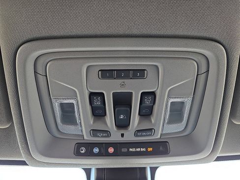 Used 2023 GMC Sierra 2500 Denali w/ Denali Ultimate Package AWD/4WD image 17
