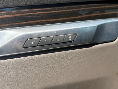 Used 2025 Cadillac Escalade Premium Luxury AWD/4WD image 50