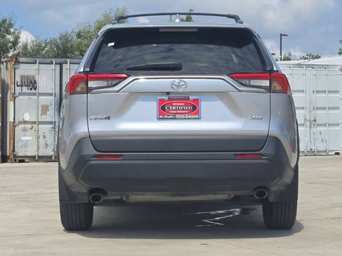 Used 2022 Toyota RAV4 XLE w/ Convenience Package FWD image 4