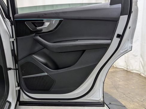 Used 2025 Audi Q7 3.0T Premium Plus image 23