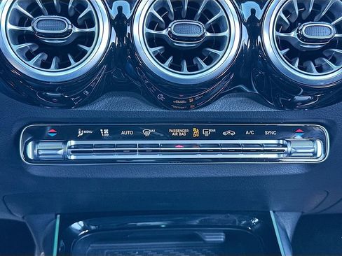 Used 2024 Mercedes-Benz GLB 250 image 15