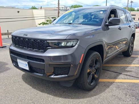 Used 2023 Jeep Grand Cherokee L Laredo AWD/4WD image 3