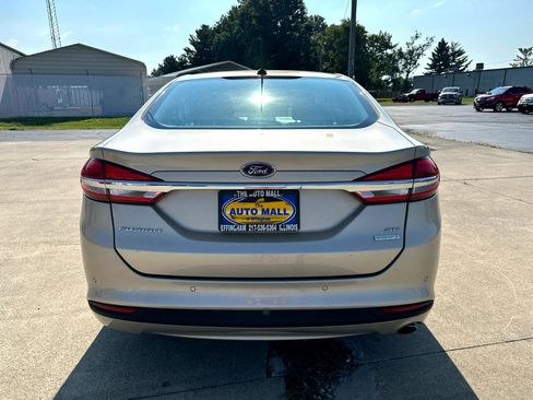 Used 2017 Ford Fusion SE w/ Fusion SE Technology Package image 6