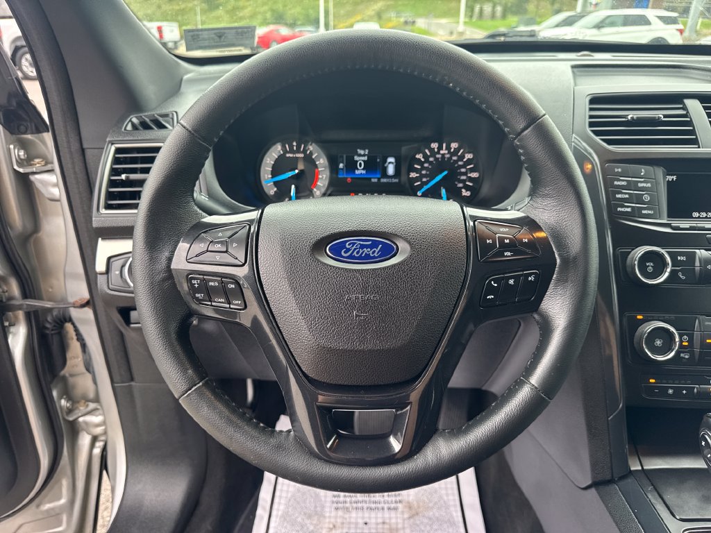 Used 2018 Ford Explorer XLT AWD/4WD image 36