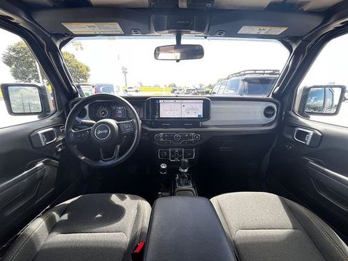 Used 2025 Jeep Gladiator Sport AWD/4WD image 11
