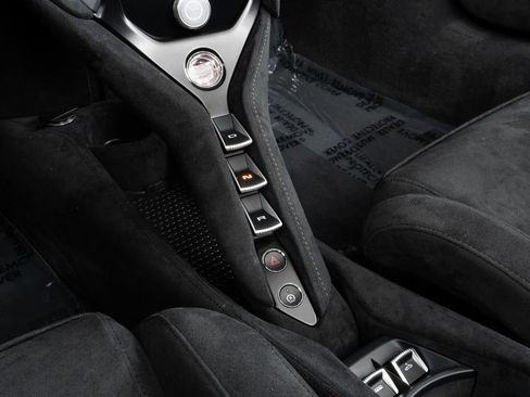 Used 2024 McLaren 750S Spider image 34