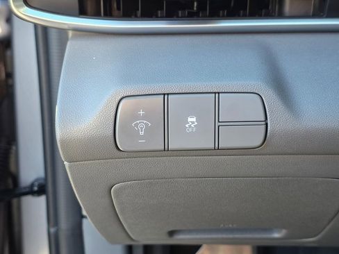 Certified 2025 Hyundai Elantra Sport image 31