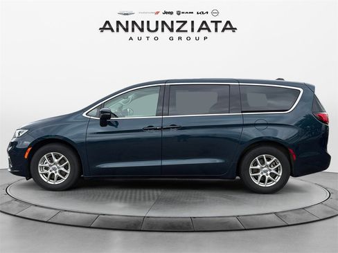 Certified 2023 Chrysler Pacifica Touring-L image 2