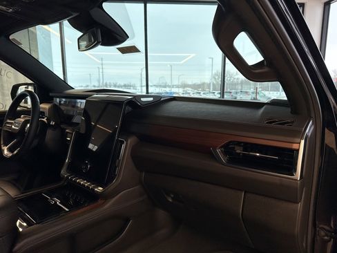 Used 2025 GMC Yukon XL Denali image 20
