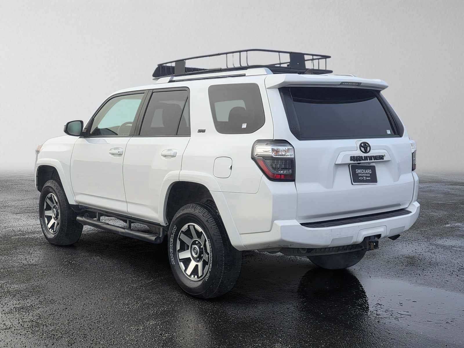 Used 2018 Toyota 4Runner SR5 AWD/4WD image 5