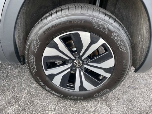 Used 2025 Volkswagen Atlas Cross Sport SE FWD image 11