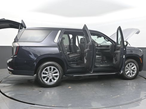 Used 2025 Chevrolet Tahoe Premier AWD/4WD image 43