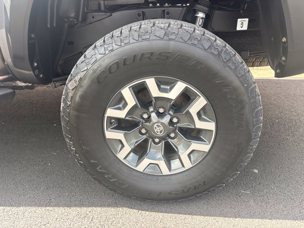 Used 2019 Toyota Tacoma TRD Off-Road AWD/4WD image 23