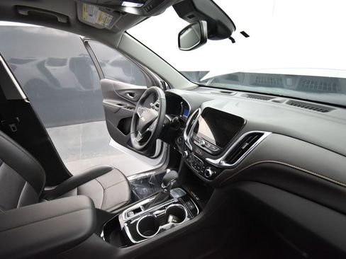 Used 2023 Chevrolet Equinox Premier image 18