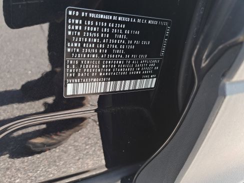 Used 2023 Volkswagen Tiguan SE w/ Panoramic Sunroof Package FWD image 32