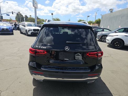 Used 2022 Mercedes-Benz GLB 250 w/ Premium Package Lite image 8