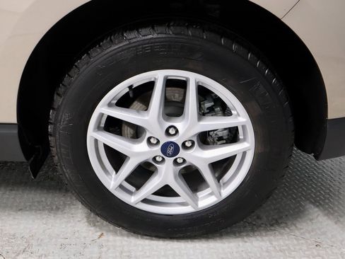 Certified 2021 Ford Edge SE image 18