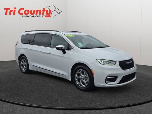 Used 2023 Chrysler Pacifica Limited FWD image 1