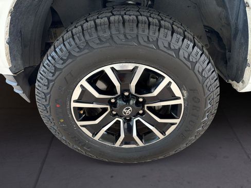 Used 2022 Toyota Tacoma TRD Sport image 14