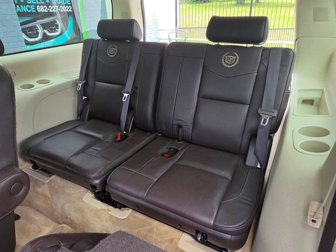 Used 2010 Cadillac Escalade ESV Platinum RWD image 33