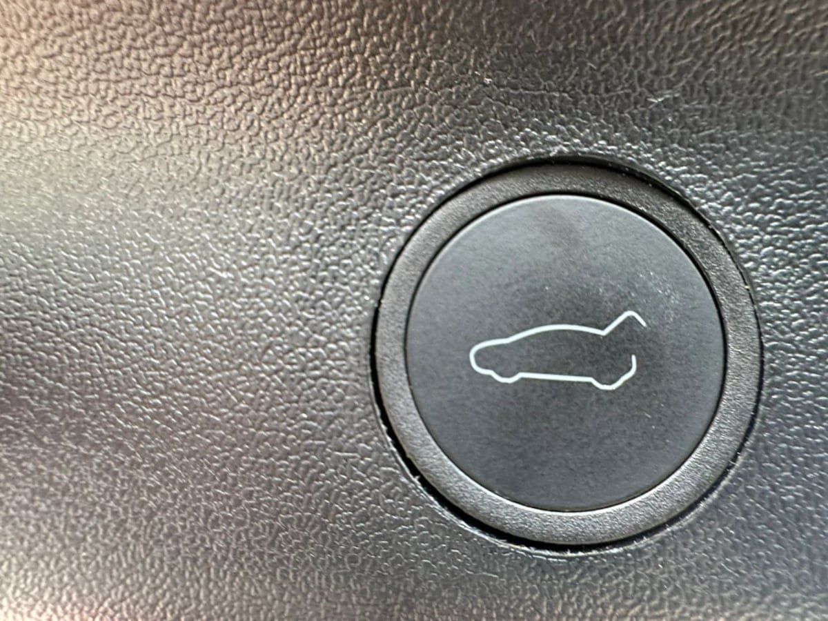 Used 2024 Tesla Model Y Long Range AWD/4WD image 22