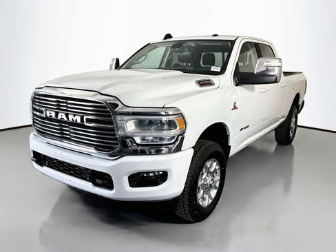 Used 2024 RAM 2500 Laramie AWD/4WD image 4