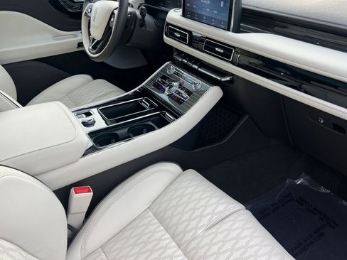 Certified 2023 Lincoln Aviator Black Label Grand Touring w/ Class IV Trailer Tow Package AWD/4WD image 17