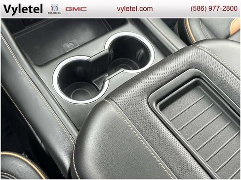 Used 2023 GMC Yukon XL AT4 image 32