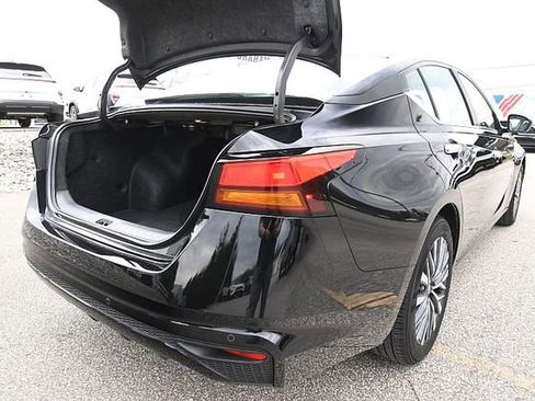 Used 2025 Nissan Altima 2.5 SV FWD image 29
