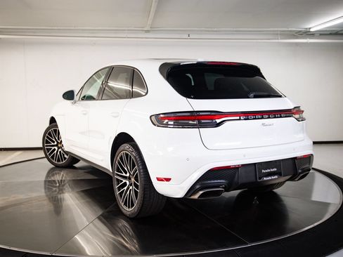 Certified 2023 Porsche Macan AWD/4WD image 3