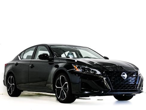 Used 2024 Nissan Altima 2.5 SR FWD image 1